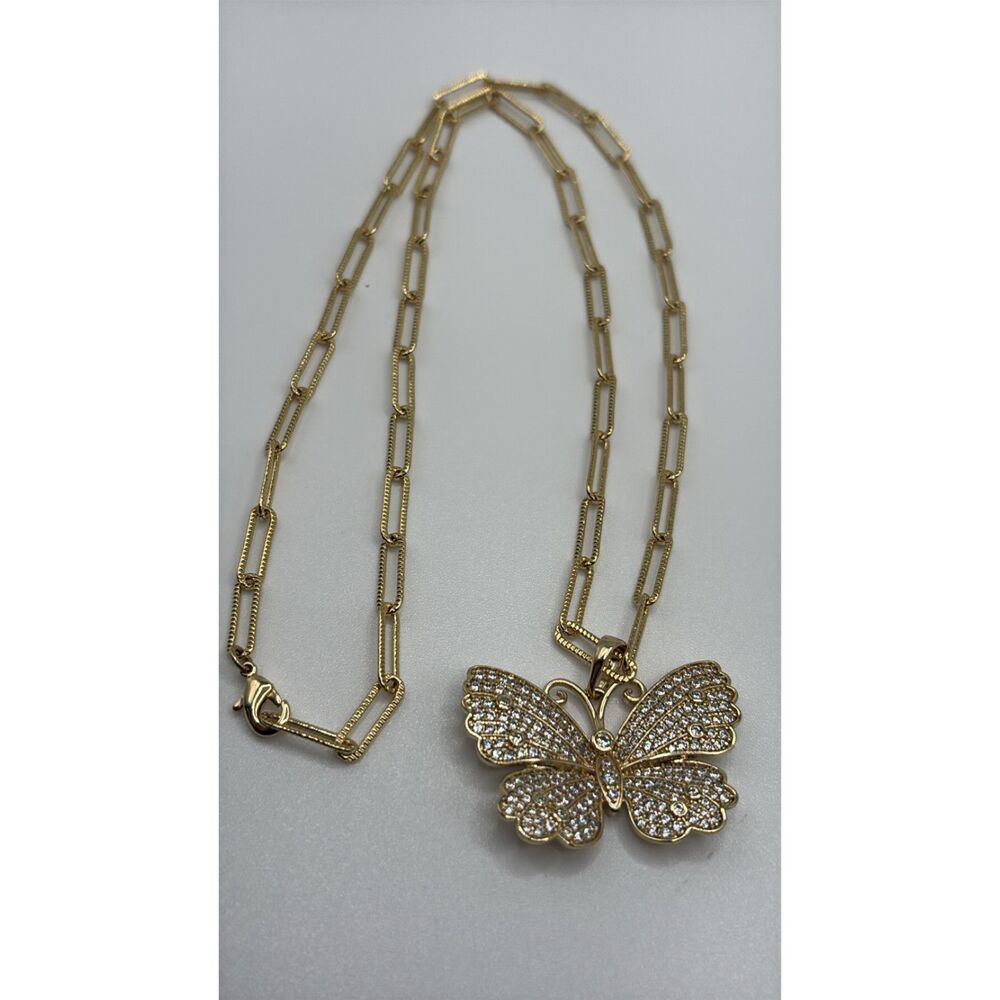 cadena chapada en oro con dije de mariposa